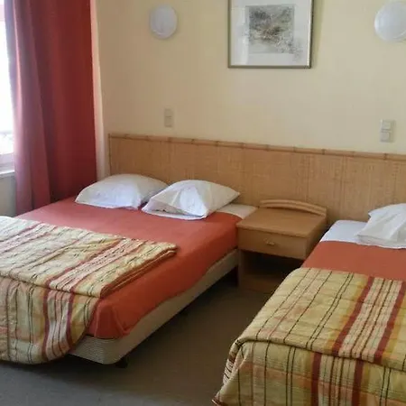 Queen Mary Hotel 3*